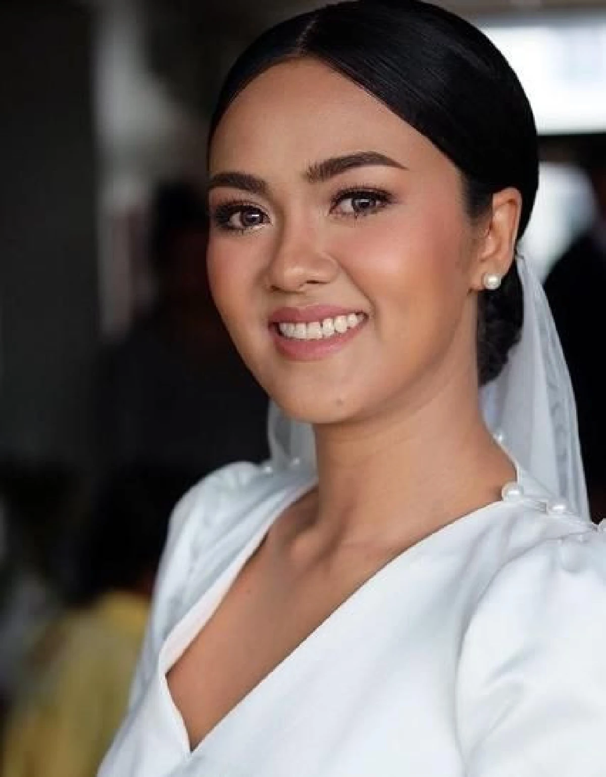 โมเมนต์น่ารัก “ป๋อมแป๋ม” ออกแบบและตัดเย็บชุดเจ้าสาวด้วยตนเอง ให้น้องสาวคนสนิท