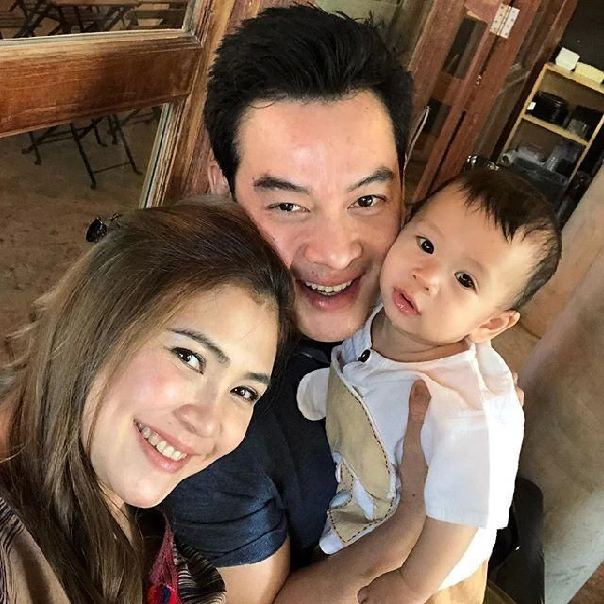 ภาพน่ารัก "ชาคริต-แอน” หันมาดูแลตัวเอง ชวนกันออกกำลังกายเพื่อลูก