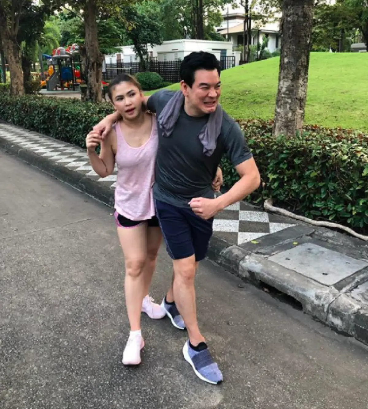 ภาพน่ารัก "ชาคริต-แอน” หันมาดูแลตัวเอง ชวนกันออกกำลังกายเพื่อลูก