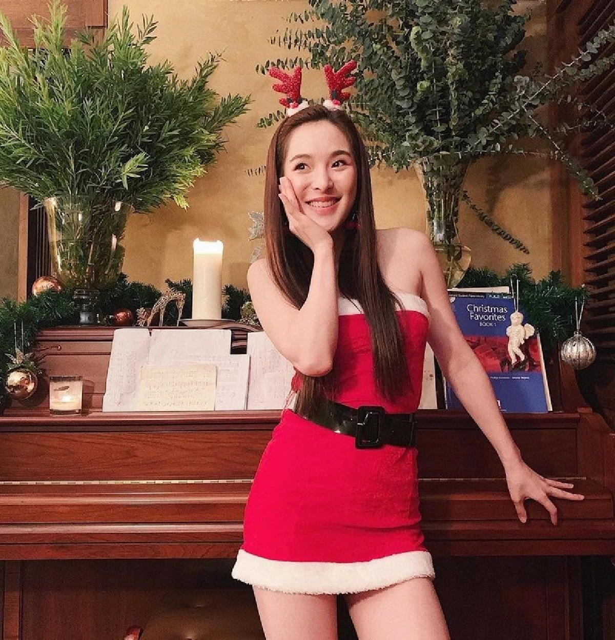 เก็บตกภาพดาราสาวในชุดซานตี้ สวยเซ็กซี่ในวันคริสต์มาส 2018