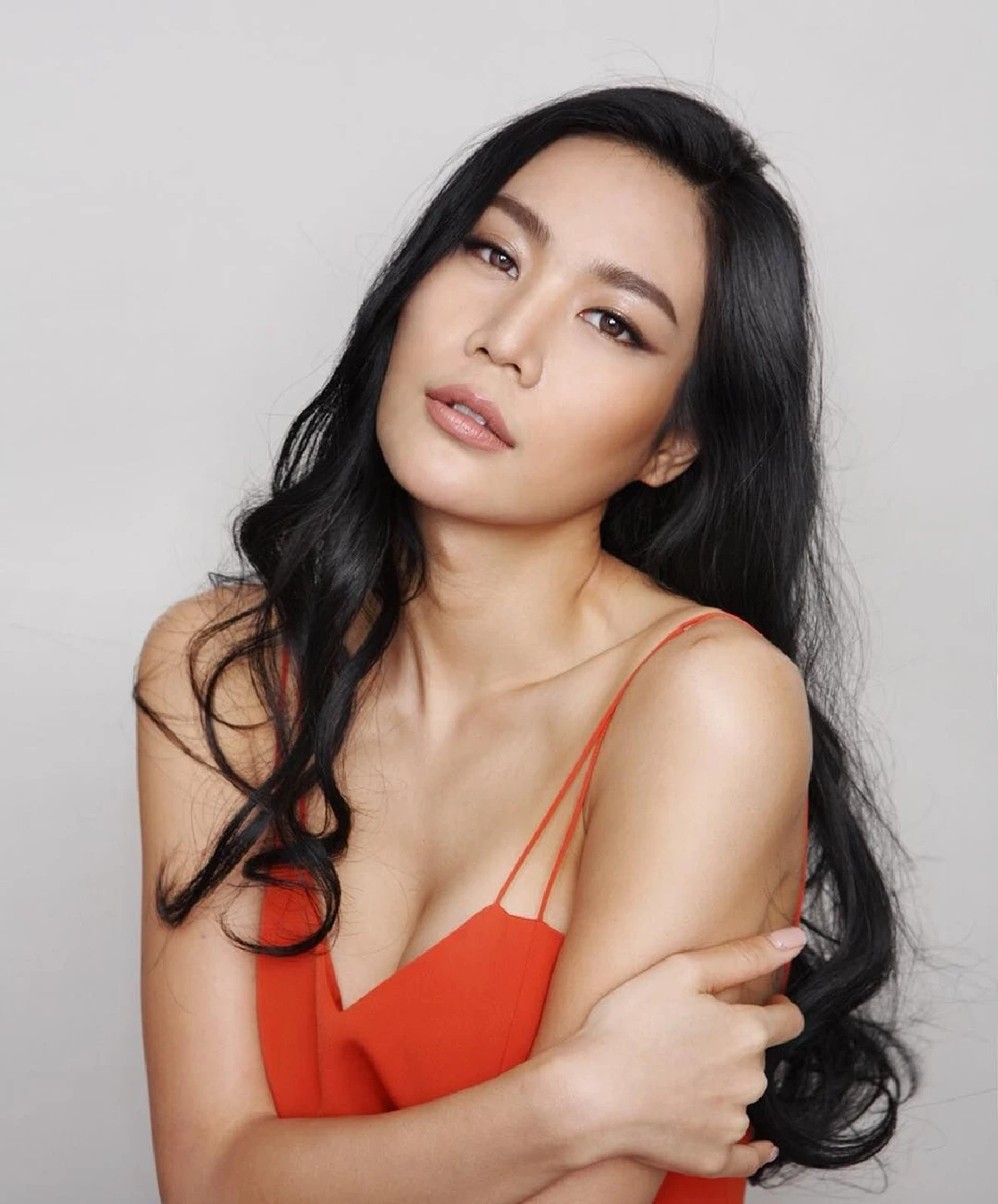 จักรวาลแห่งความสวย! มารีญา-น้ำตาล-แนท-นิ้ง โชว์แผ่นหลังเซ็กซี่ขึ้นปก LIPS