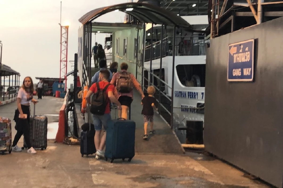 ปีใหม่ตรวจเข้มตร.ใช้สุนัขดมกลิ่นป้องกันลอบขนยาเสพติดข้ามเกาะสมุย-เกาะพะงัน