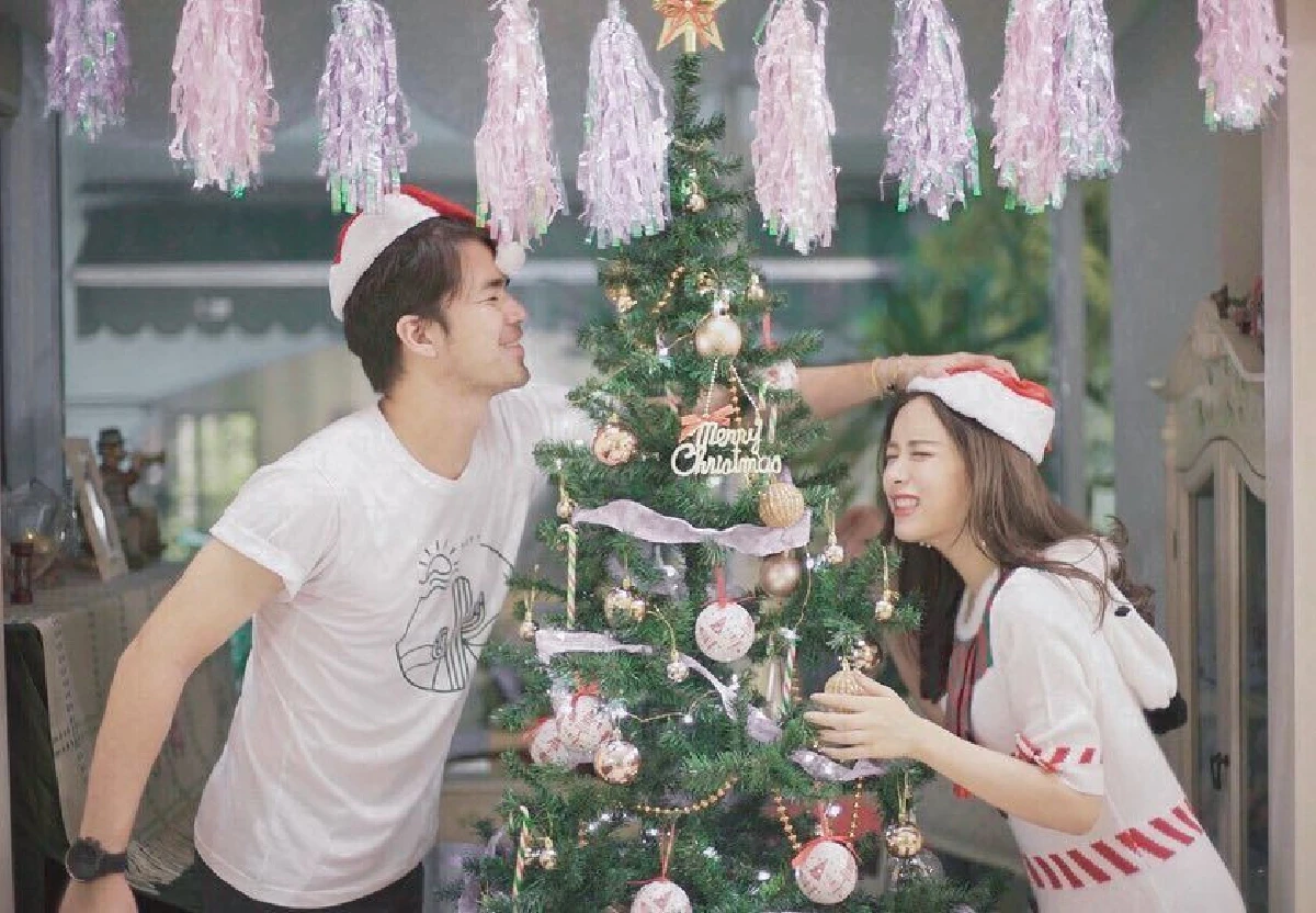 ส่องภาพคู่รักซุปตาร์สวีทหวานจัดหนัก..เปลี่ยนคริสต์มาสเป็นวาเลนไทน์