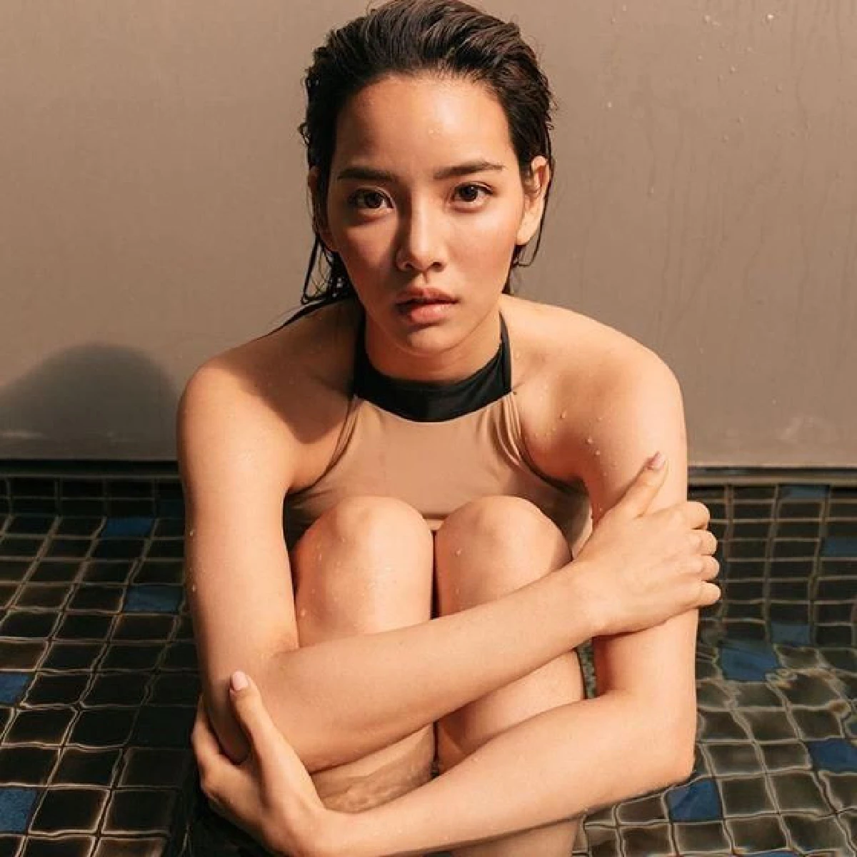 แซ่บส่งท้ายปี! วาววา ณิชารีย์ สวมชุดว่ายน้ำสีเนื้อ โชว์น้อยแต่เซ็กซี่มาก