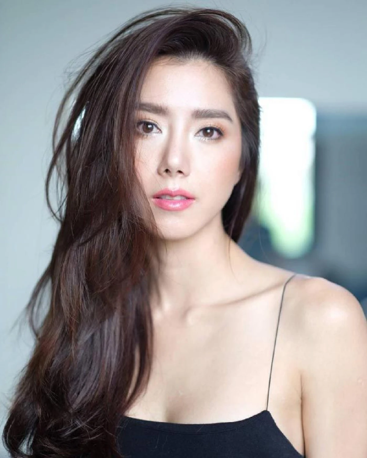 ไอซ์ อภิษฎา เผย 9 ภาพที่คนกดไลค์มากที่สุด โดนแซวทำไมแต่งตัวโป๊ขนาดนี้