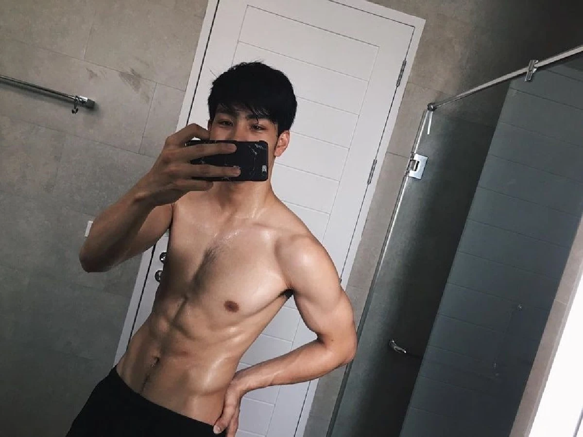 หล่อแซ่บงานดี! ม่อน น้องชายแท้ๆของ มิ้นต์ ชาลิดา อวดซิกแพคสุดล่ำ