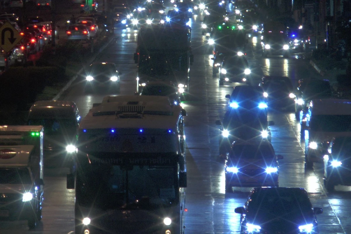 จราจรถนนมิตรภาพโคราชช่วงค่ำรถติดยาวกว่า20กม.เพิ่มช่องพิเศษ2จุด