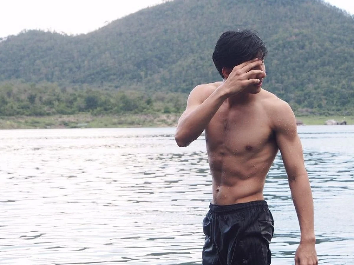 หล่อแซ่บงานดี! ม่อน น้องชายแท้ๆของ มิ้นต์ ชาลิดา อวดซิกแพคสุดล่ำ