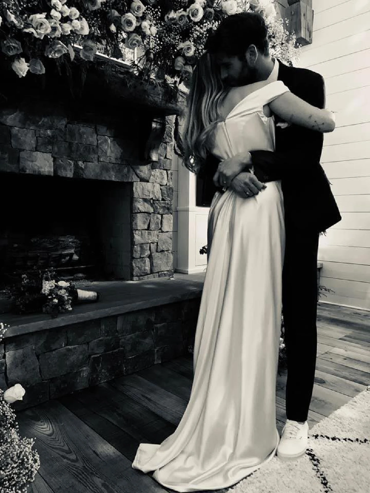 แต่งแล้ว! ไมลีย์ ไซรัส ปล่อยรูปหวานในวันวิวาห์กับ เลียม เฮมส์เวิร์ธ