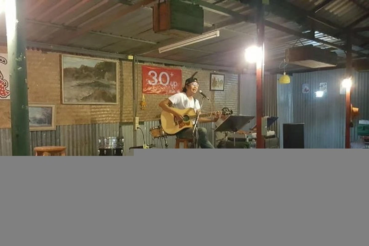 พ่อค้ายิ้ม"ฟางอัดก้อน"ขายดีรับปีใหม่ถูกกว้านซื้อไปตกแต่งสไตล์คันทรี่