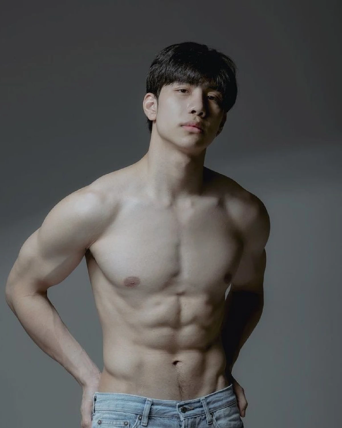 หล่อแซ่บงานดี! ม่อน น้องชายแท้ๆของ มิ้นต์ ชาลิดา อวดซิกแพคสุดล่ำ