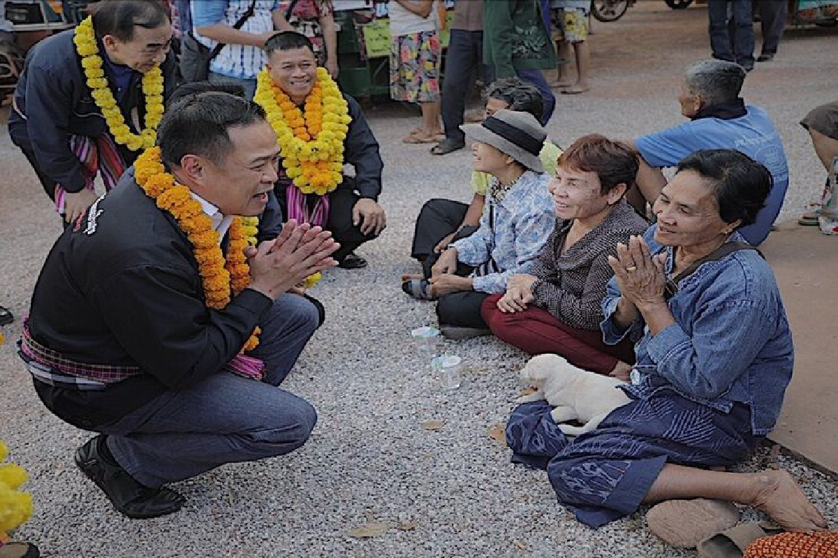 ภท.ลงพื้นที่สกลนครอ้อนขอโอกาสเป็นรัฐบาลรับใช้ประชาชน ภท.ลงพื้นที่สกลนครอ้อนขอโอกาสเป็นรัฐบาลรับใช้ประชาชน
