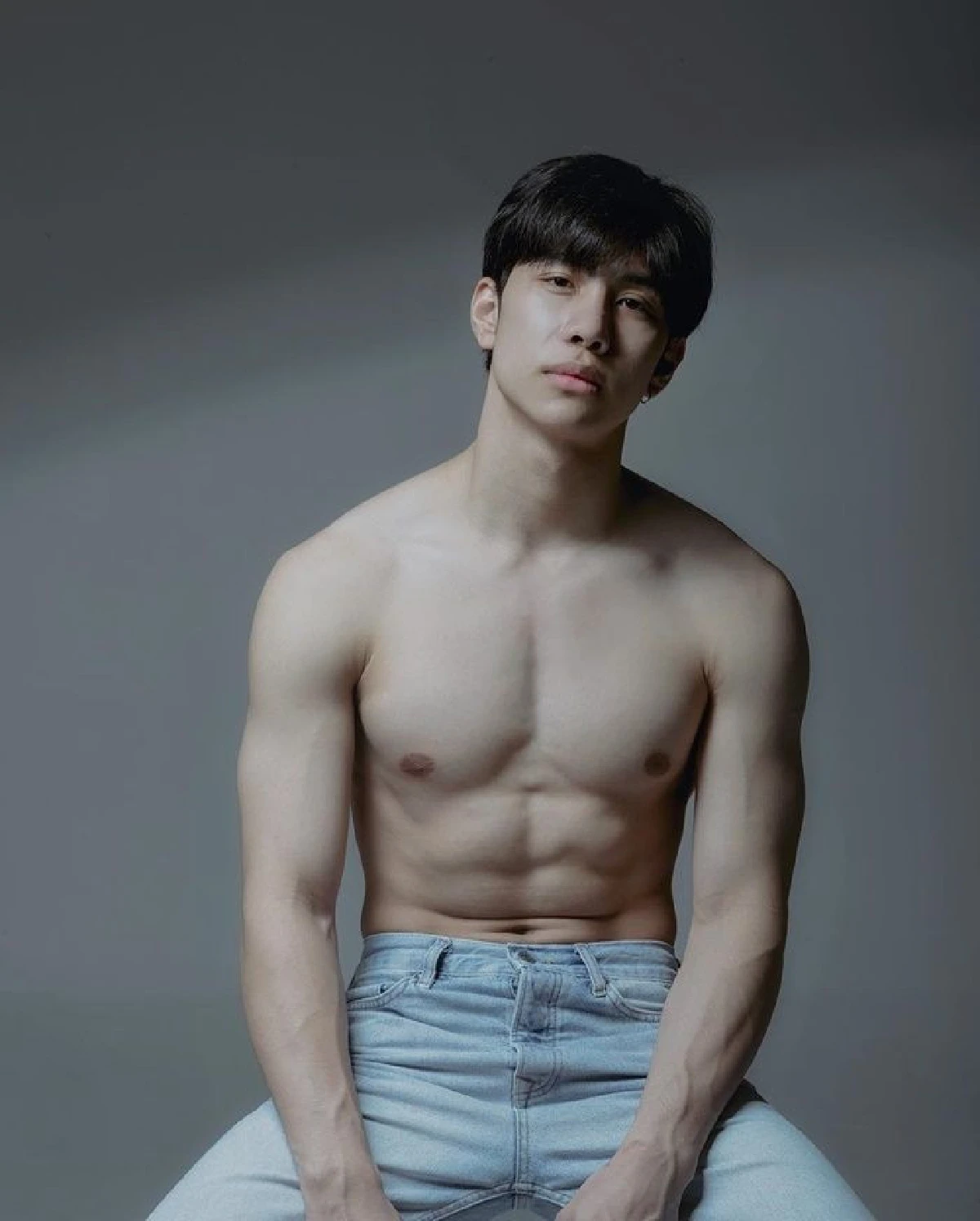 หล่อแซ่บงานดี! ม่อน น้องชายแท้ๆของ มิ้นต์ ชาลิดา อวดซิกแพคสุดล่ำ