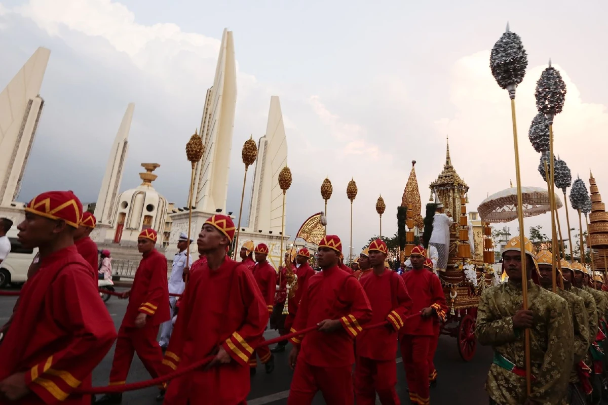 อัญเชิญพระบรมสารีริกธาตุและพระพุทธรูปสำคัญ13ประเทศให้สักการะปีใหม่