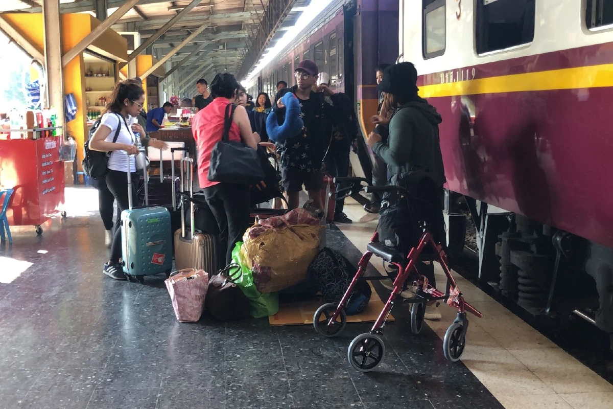 บึ้มหาดสมิหลาไม่กระทบท่องเที่ยวชุมทางรถไฟคนแน่นโรงแรมถูกจองเต็ม