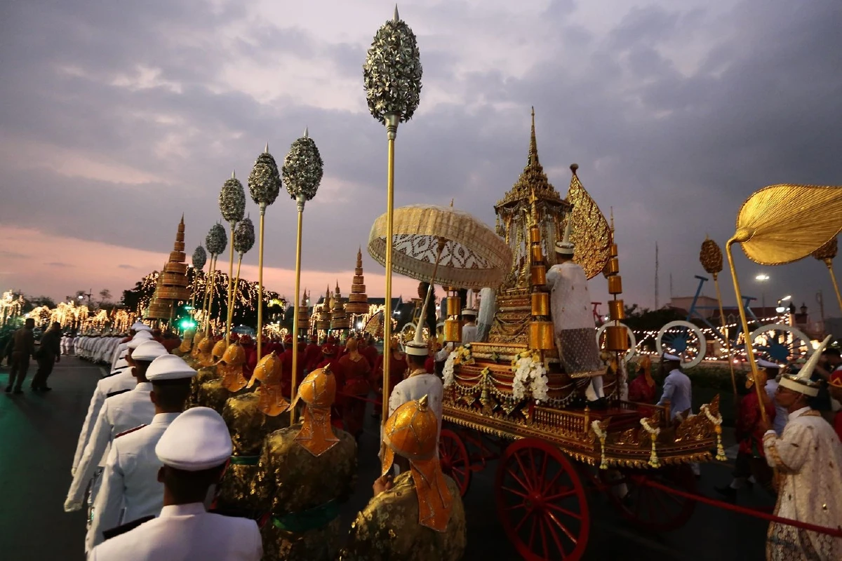 อัญเชิญพระบรมสารีริกธาตุและพระพุทธรูปสำคัญ13ประเทศให้สักการะปีใหม่