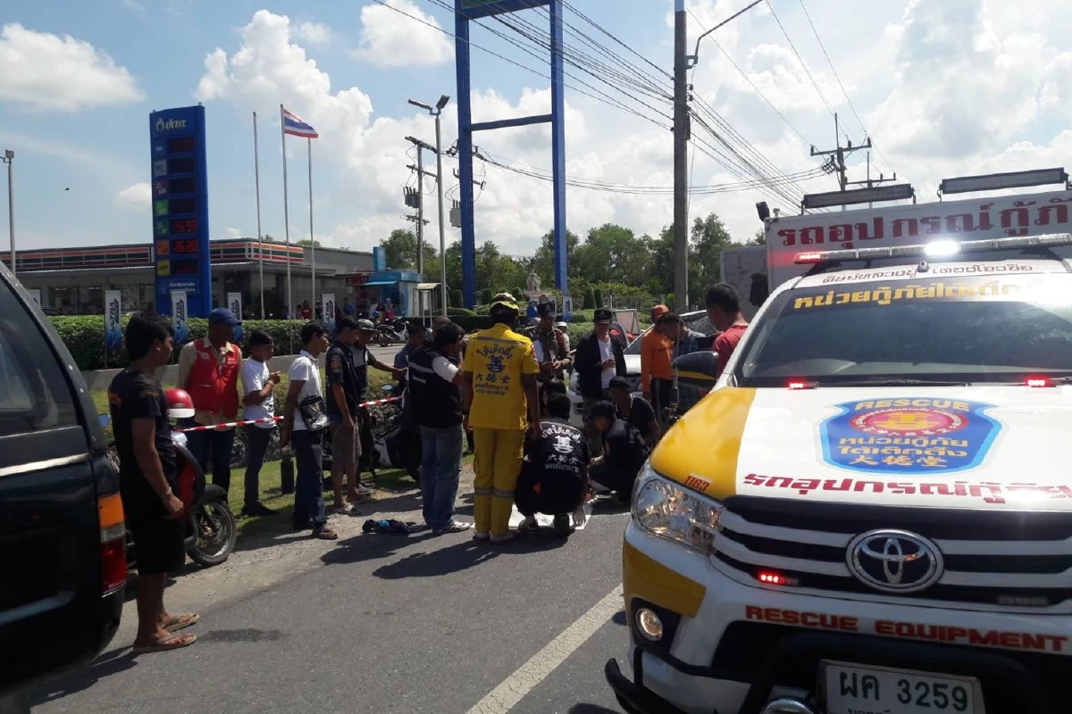 นครศรีฯก่อนวันส่งท้ายปี61กระบะ3คันชนกันสนั่นถนนเทิดพระเกียรติตาย2เจ็บ6