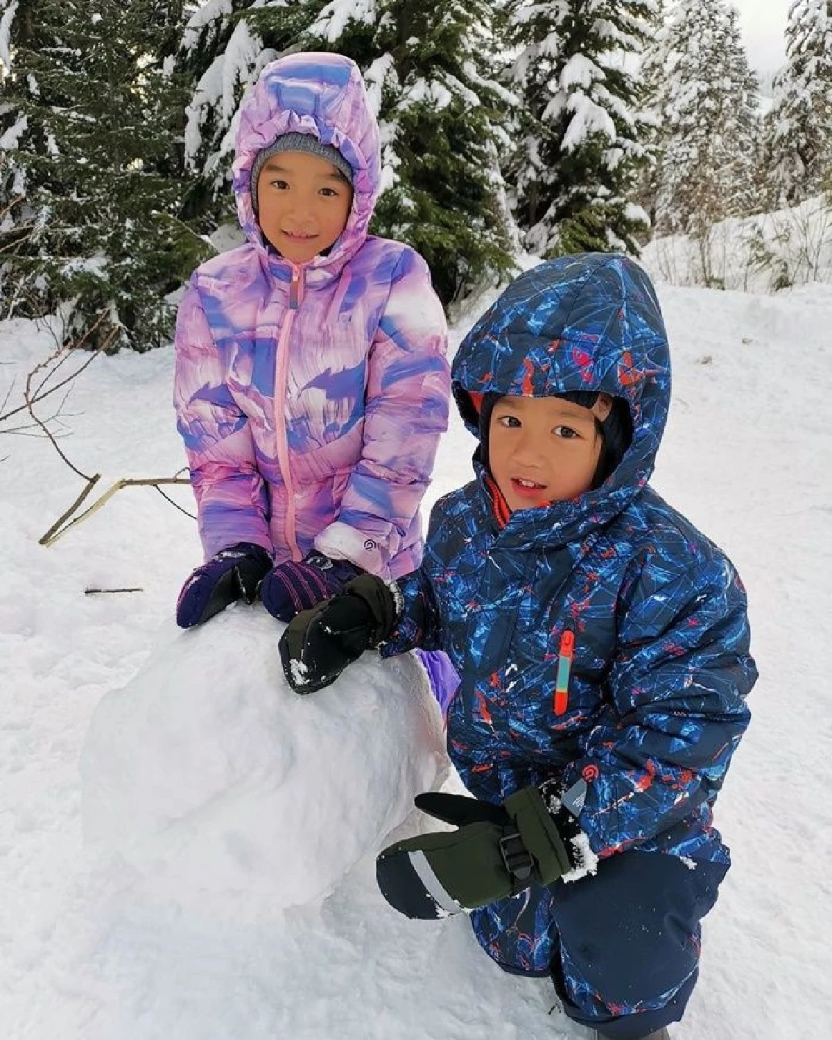 ครอบครัวสุขสันต์! กบ-บรู๊ค พาลูกๆ บินลัดฟ้าเล่นหิมะฉลองปีใหม่ที่อเมริกา