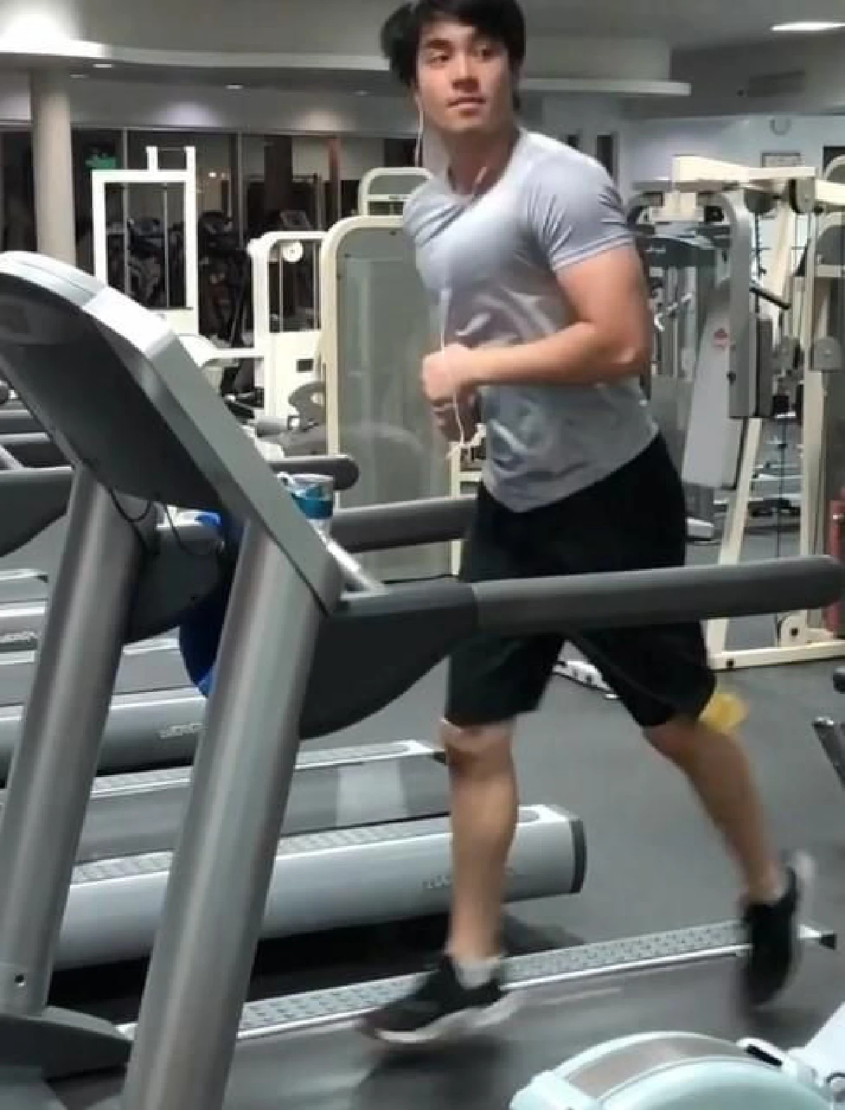 น้องเอม ลูกชาย ดู๋ สัญญา หล่อล่ำขึ้นทุกวัน ทำเอาสาวๆใจเต้นแรง (คลิป)