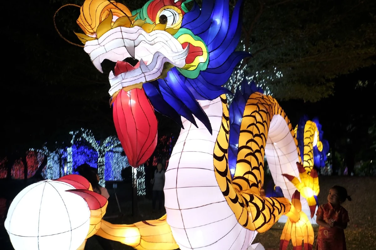 ปีใหม่นครสวรรค์จัดเทศกาลหุ่นโคมไฟสามพิภพ