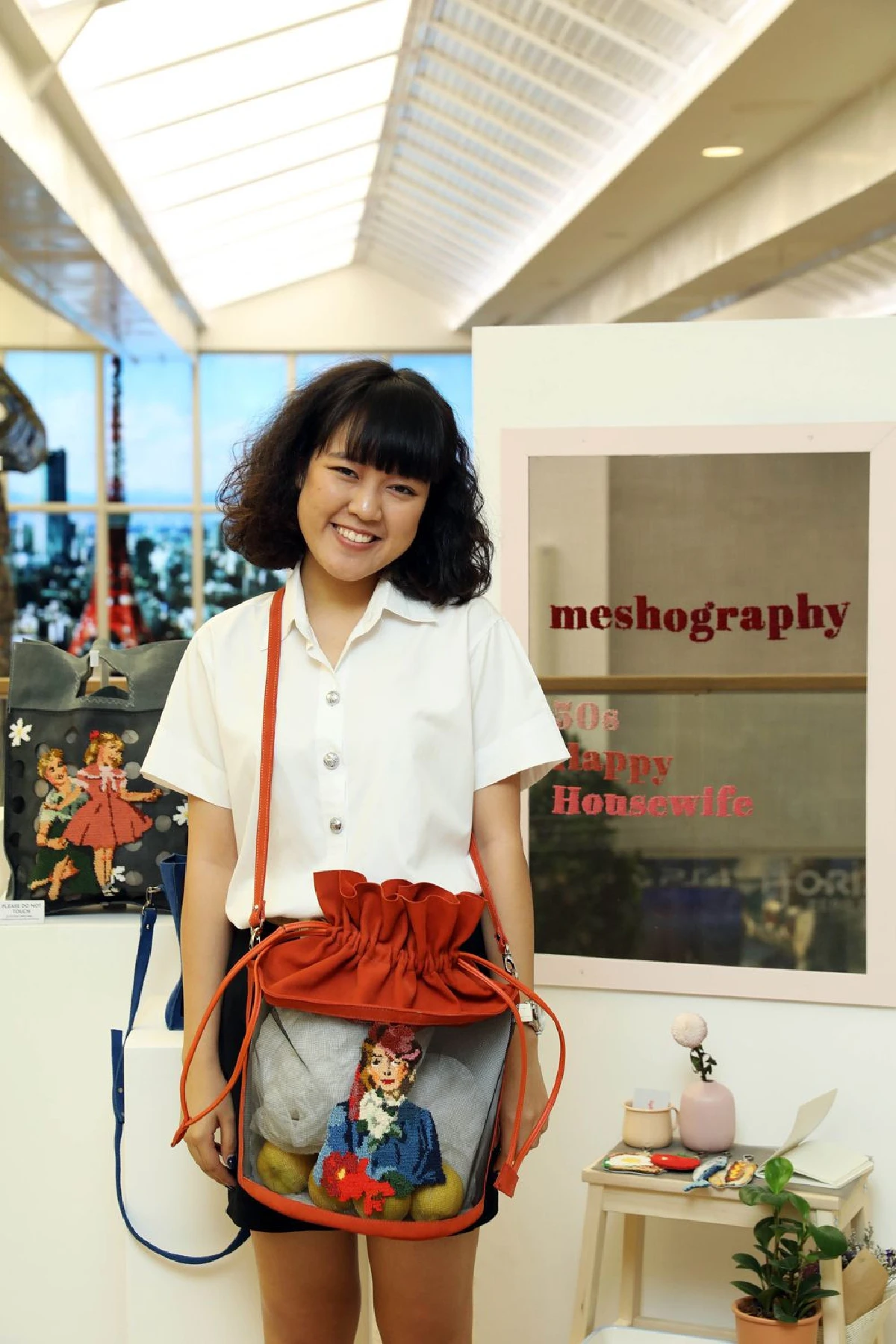 อรวรรณ กอเสรีกุล เปลี่ยนขยะมุ้งลวด เป็นกระเป๋าดีไซน์เก๋