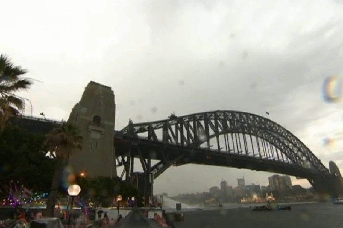 นครซิดนีย์อาจเคาท์ดาวน์ท่ามกลางสายฝน