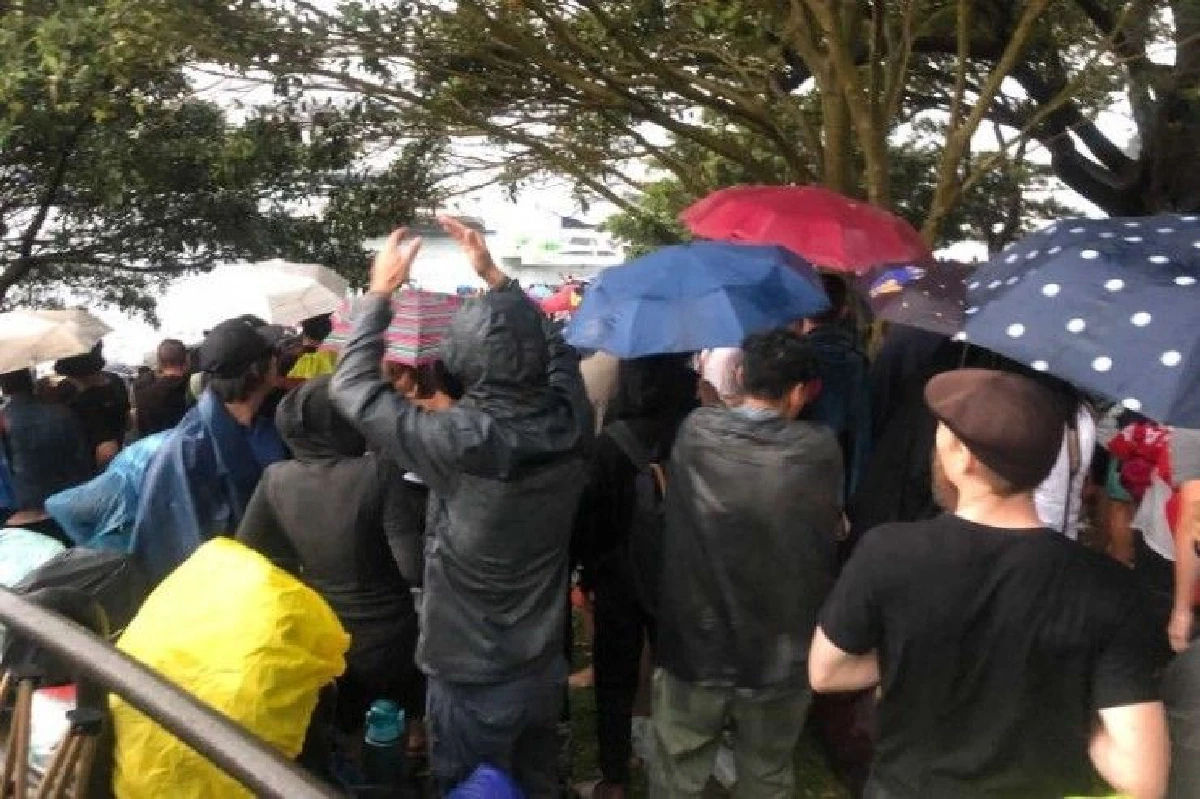 นครซิดนีย์อาจเคาท์ดาวน์ท่ามกลางสายฝน