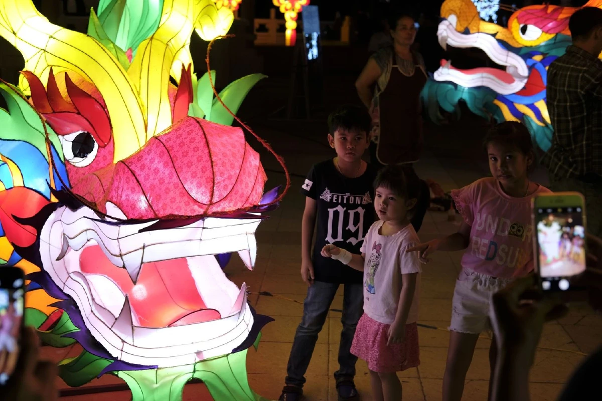 ปีใหม่นครสวรรค์จัดเทศกาลหุ่นโคมไฟสามพิภพ