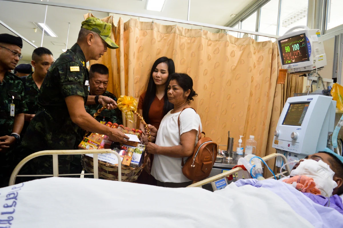 ร.10พระราชทานเหรียญพระนเรศวรผ่านผบ.ทบ.มอบเจ้าหน้าที่จชต.