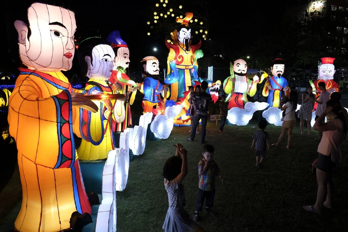 ปีใหม่นครสวรรค์จัดเทศกาลหุ่นโคมไฟสามพิภพ