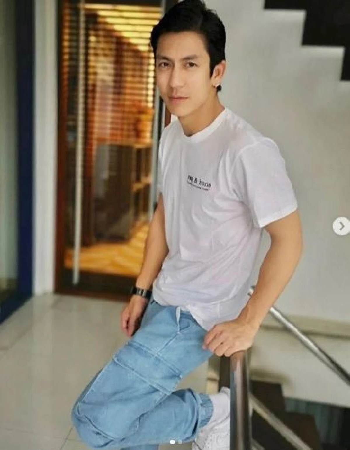 ติ๊ก เจษฎาภรณ์ เผยภาพหน้าหล่อใสวัย 41 ปี นี่แหละสามีแห่งชาติตัวจริง