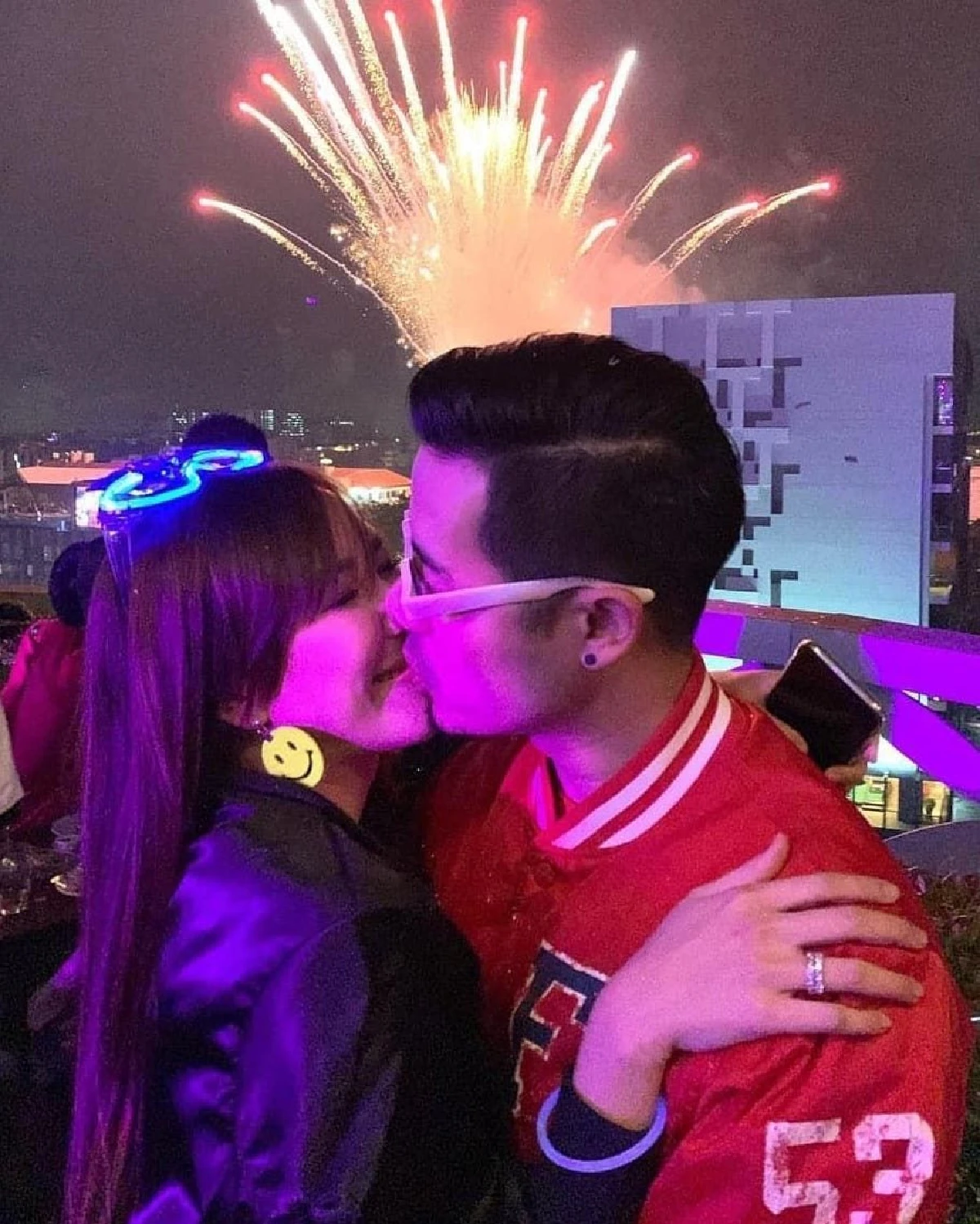 รวมภาพคนบันเทิงต่างเฉลิมฉลองส่งท้ายปีเก่า ต้อนรับปีใหม่ 2562