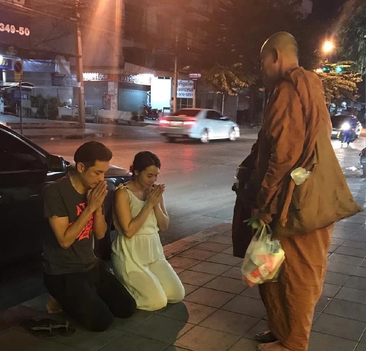 รวมภาพคนบันเทิงต่างเฉลิมฉลองส่งท้ายปีเก่า ต้อนรับปีใหม่ 2562