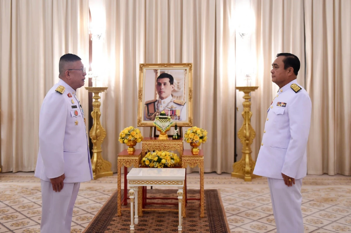 สมเด็จพระเจ้าอยู่หัวพระราชทานของขวัญปีใหม่นายกฯ