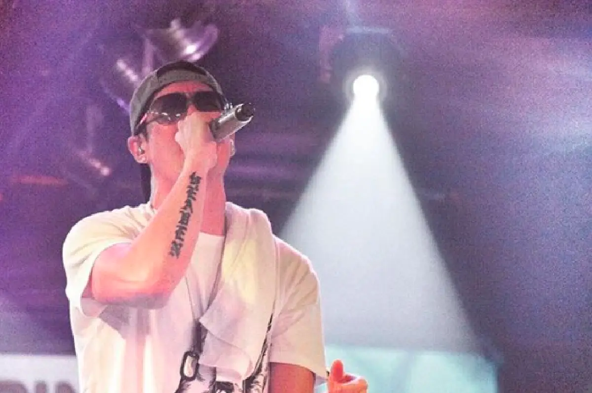 การให้ที่ยิ่งใหญ่ "เจ เจตริน" ช่วยเหลือแฟนคลับตาบอดร้องเพลงสู้ชีวิตปลดหนี้บางส่วน