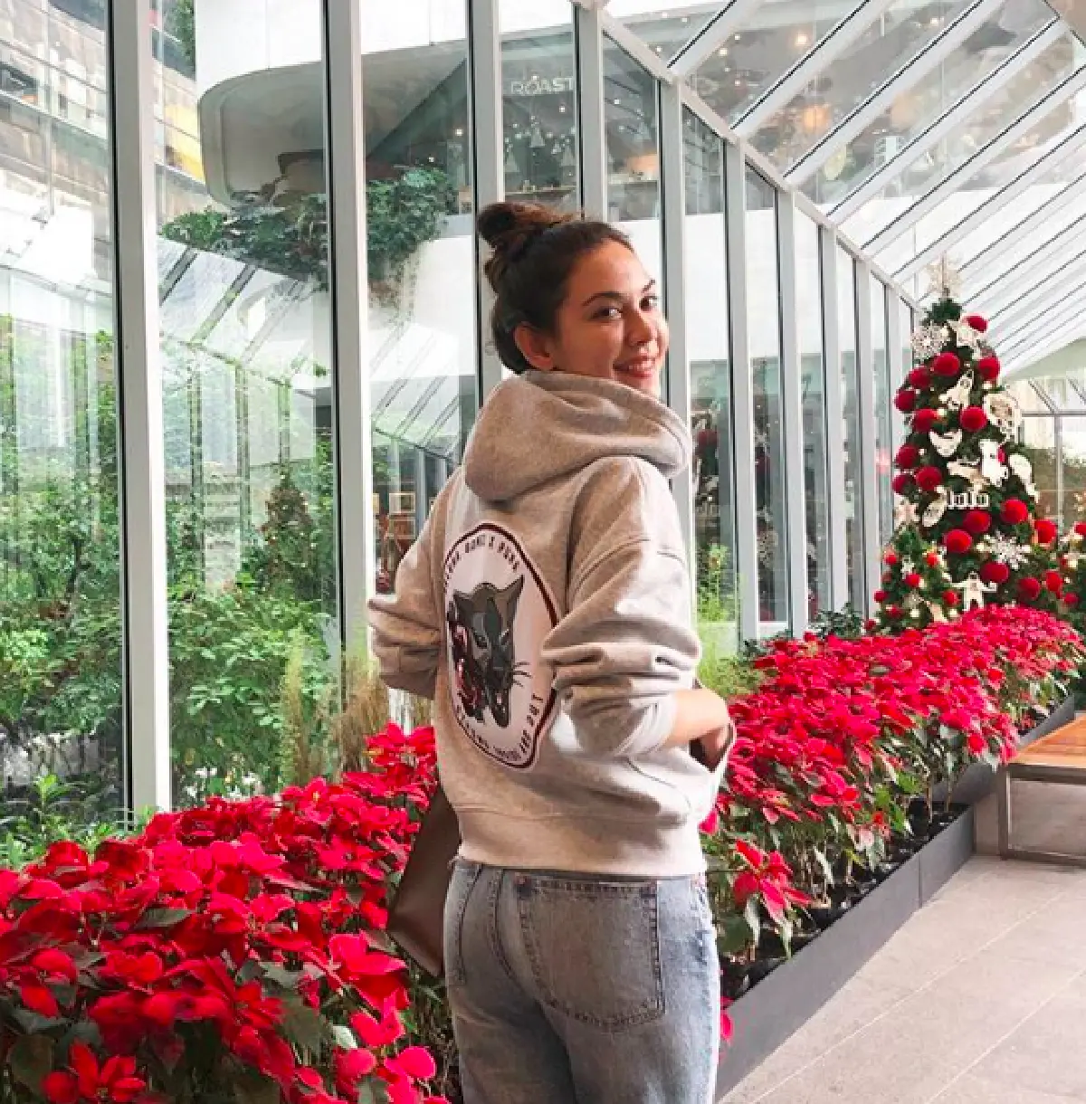 ภาพเด็ดมาอีกแล้ว “แมท” นั่งตัก "สงกรานต์” บอกเลยความรักผลิบานสุดๆ