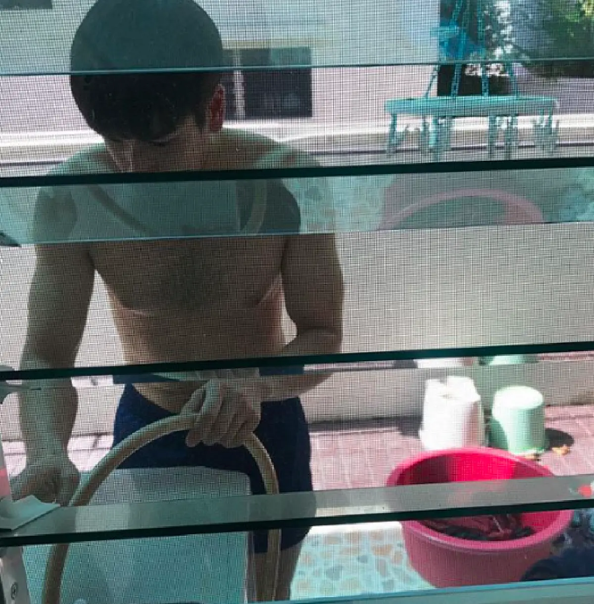 โฟกัสอะไรดี!? “แม่แก้ว” โพสต์ภาพปลื้มใจ "ณเดชน์“ ช่วยซักผ้าในวันที่แม่บ้านลาหยุด