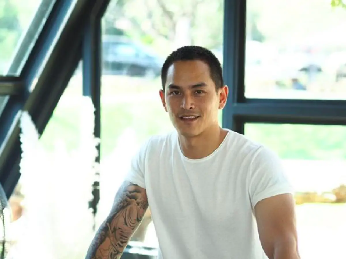 ภาพเด็ดมาอีกแล้ว “แมท” นั่งตัก "สงกรานต์” บอกเลยความรักผลิบานสุดๆ