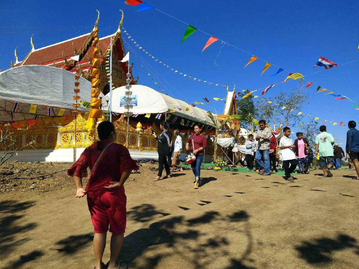 "ไม่มีตังค์อย่าห้าว!!"วัดโคราชติดป้ายขู่ปรับ3ล้านคนทะเลาะวิวาทในงานฝังลูกนิมิต