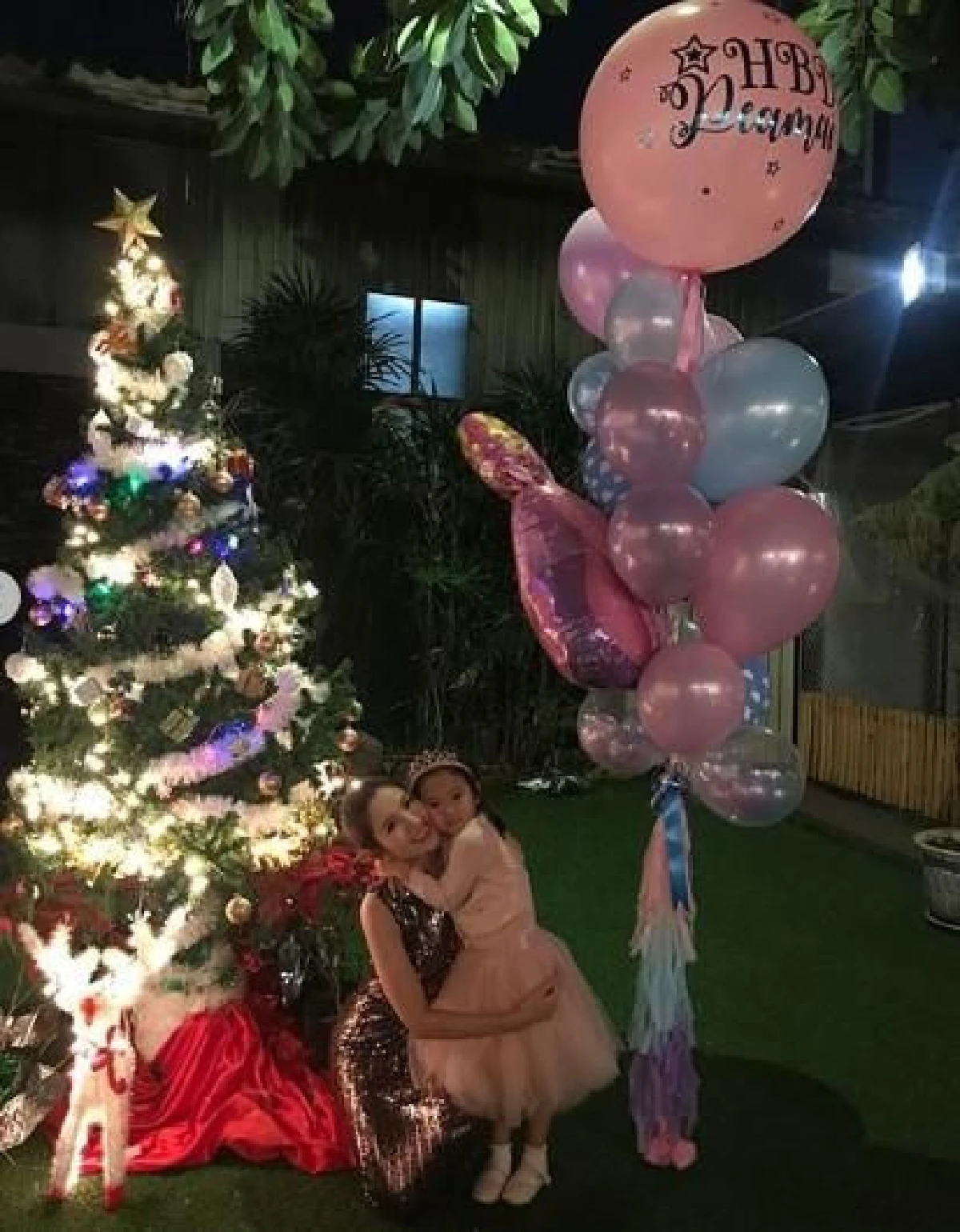 “แอฟ” สวมชุดกลิตเตอร์ที่ “น้องปีใหม่” ตั้งใจเลือกให้แม่ใส่ในคืนวันเกิด