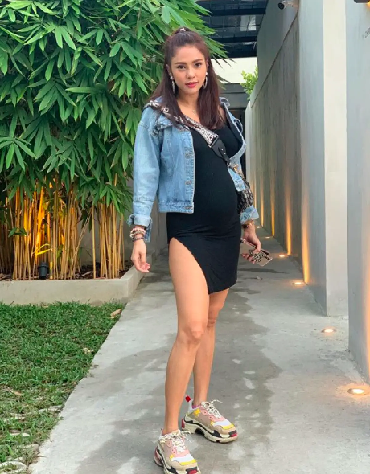 "อุ้ม ลักขณา” อวดครรภ์วัย 6 เดือนในชุดว่ายน้ำ ที่ยังแซ่บมากและเป๊ะมาก