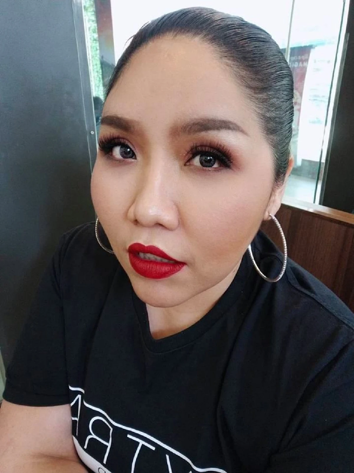 น้กร้องเสียงดี "ลูกจันทร์ นิภาพร” โอดสายการบินทำกีตาร์ตัวเป็นแสนพัง แถมไม่ได้รับความเป็นธรรม