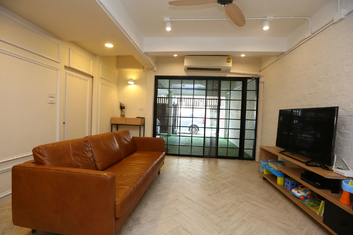 บ้านแสนอบอุ่น ครอบครัวอยู่สวัสดิ์