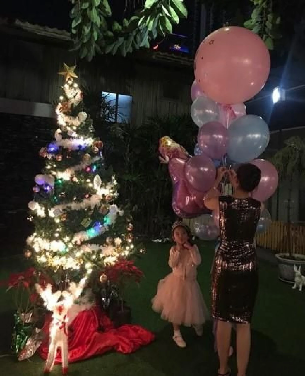 “แอฟ” สวมชุดกลิตเตอร์ที่ “น้องปีใหม่” ตั้งใจเลือกให้แม่ใส่ในคืนวันเกิด