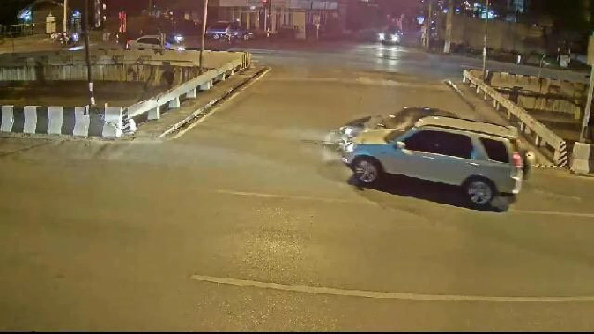 เผยคลิปกล้องวงจรปิดวินาทีรถ "เซนติเมตร" พิธีกรดังถูกชนตกคลองดับ