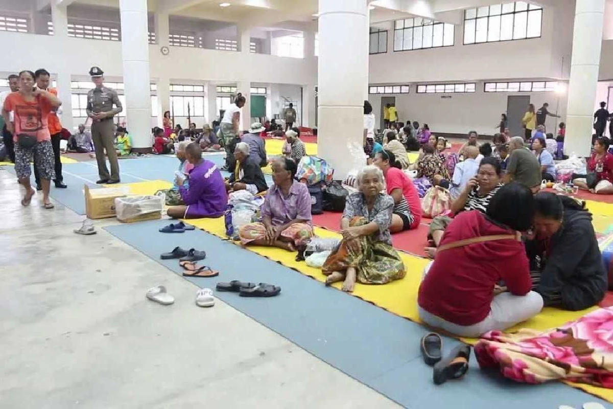 ชาวบ้าน6อำเภอริมทะเลนครศรีธรรมราชอพยพแล้ว3หมื่นคน