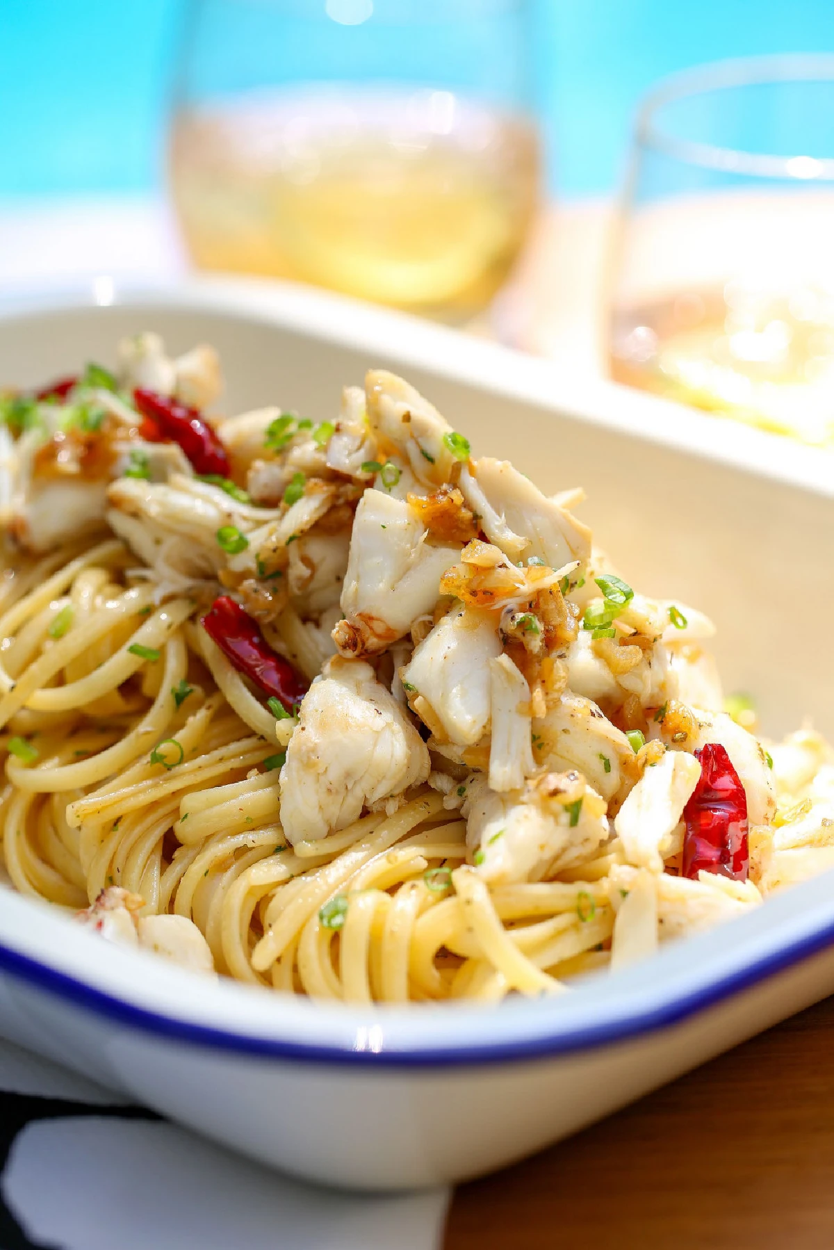 คืบก็ทะเล ศอกก็ทะเล