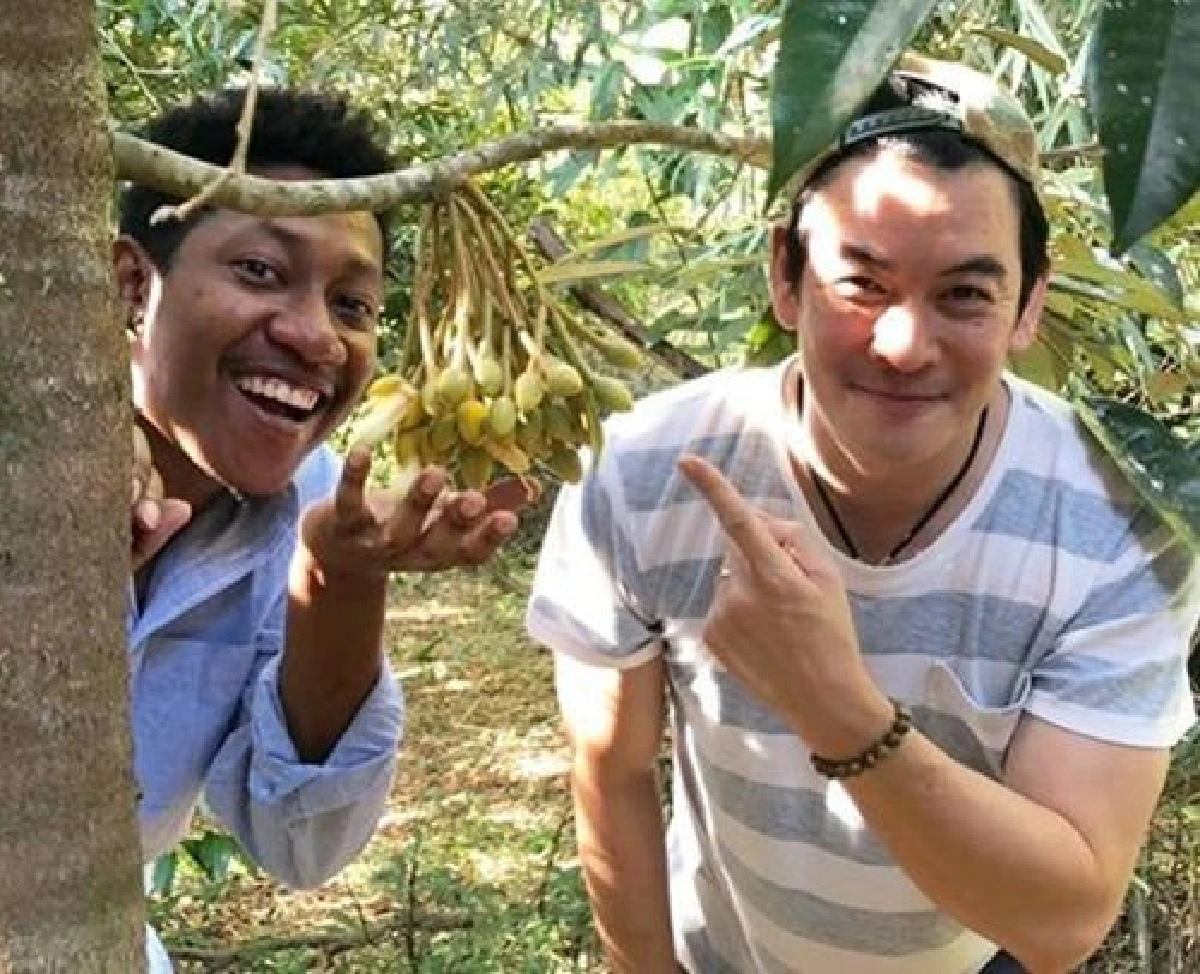 “ชาคริต” พาภรรยากลับบ้านเกิด พร้อมปลูกพืชผักกินกันเอง ใช้ชีวิตเรียบง่ายแต่สุขสุดๆ