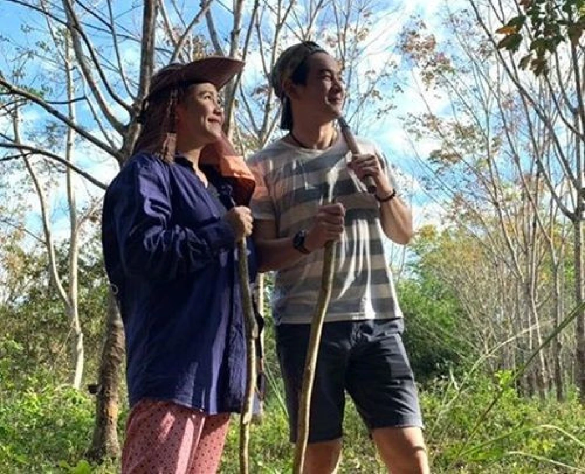 “ชาคริต” พาภรรยากลับบ้านเกิด พร้อมปลูกพืชผักกินกันเอง ใช้ชีวิตเรียบง่ายแต่สุขสุดๆ