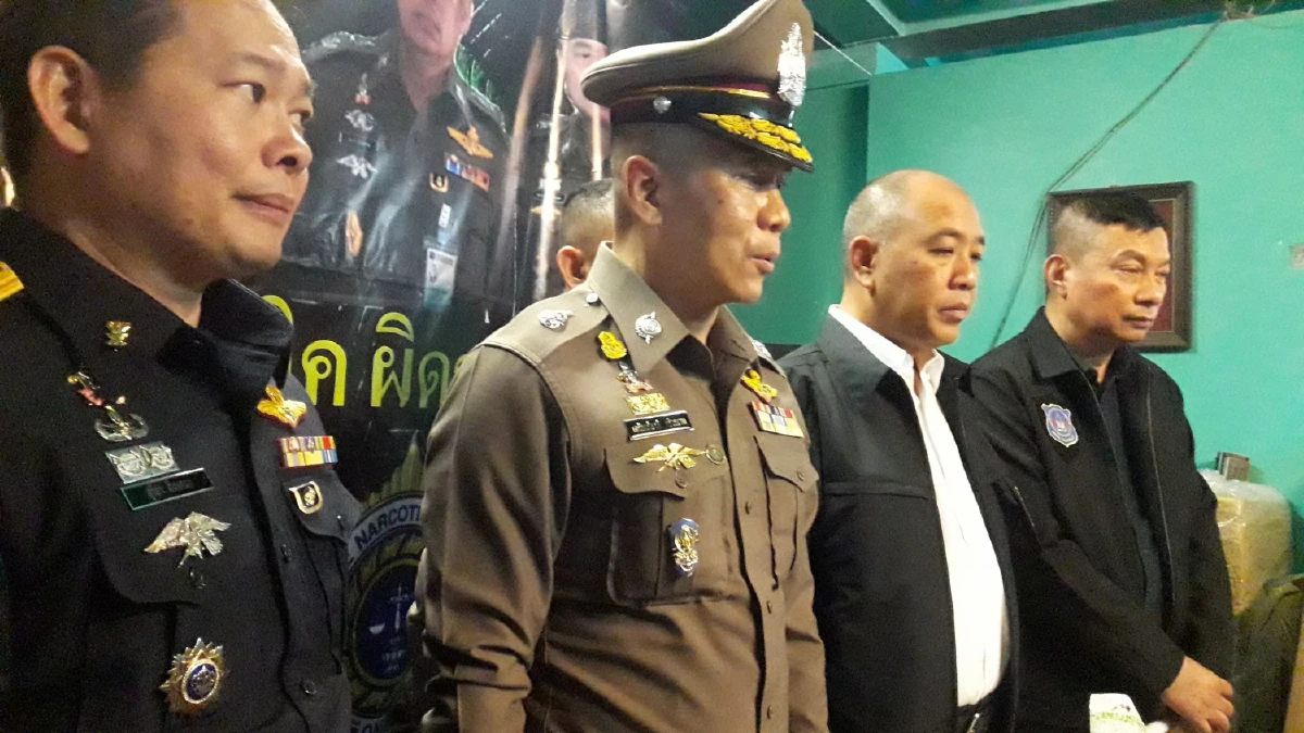บุกค้นแหล่งผลิตกัญชาออร์แกนิค ของอดีตครูพบของกลางเพียบ